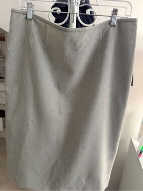 Le Suit Light Gray Pencil Skirt